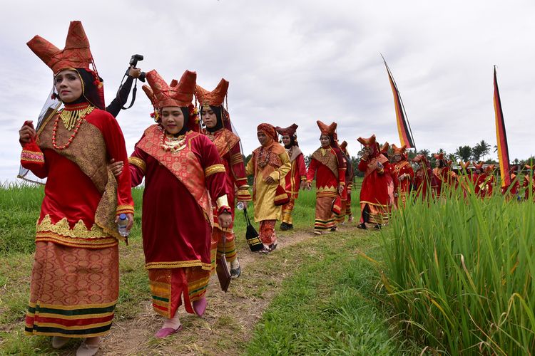 Tradisi-Suku-Minang
